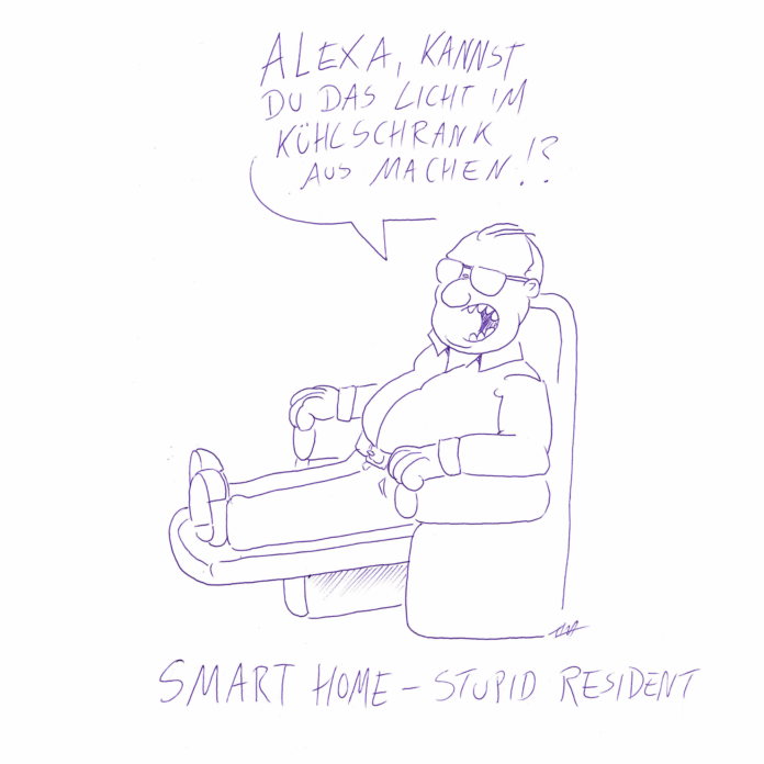 Ein Mann sitzt auf seinem Relaxsessel, die Füße hat er hochgelegt. Er ruft: „Alexa, kannst du das Licht im Kühlschrank ausmachen!?“ Unter der Zeichnung steht geschrieben: „Smart Home – Stupid Resident“.